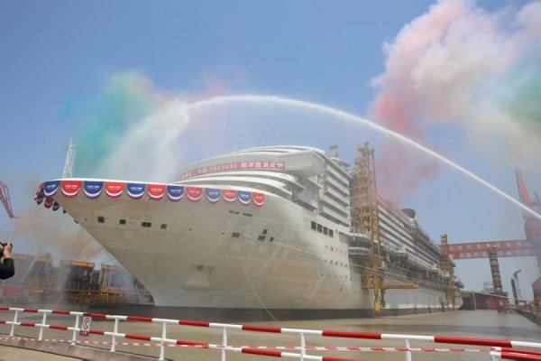 杨方配资 第二艘国产大邮轮在上海起浮，进入内装和系统调试“下半场”