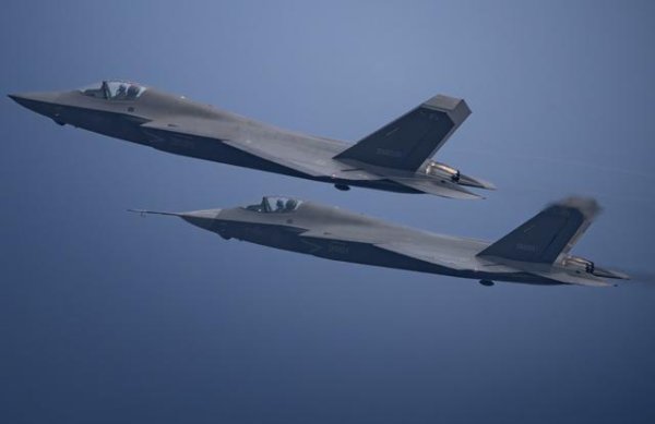 同花易配 不是原型机！歼35双机编队亮相，就等着福建舰服役了