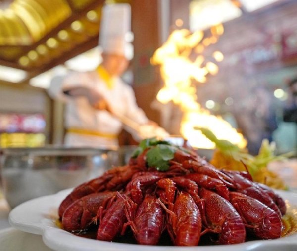 淘配网配资 近两年闭店率高达37.2%，夜宵“顶流”小龙虾为何“不香”了