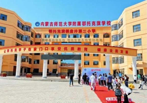 牛点策略 草原新校火爆开学，家门口名校崛起，孩子未来有保障？